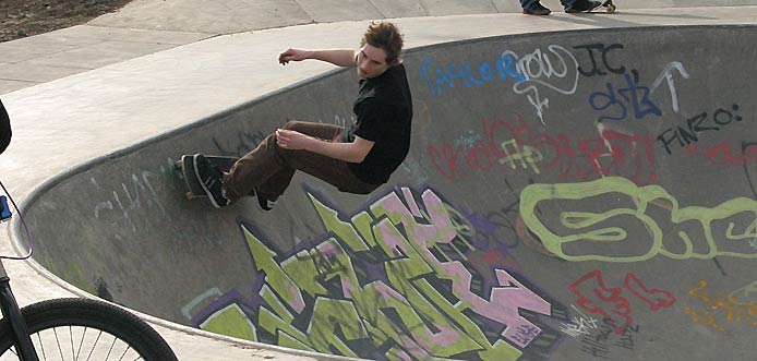 Mark Foster carves curvacious concrete.