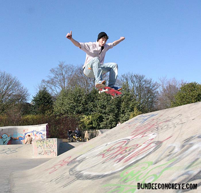 Roach - frontside ollie